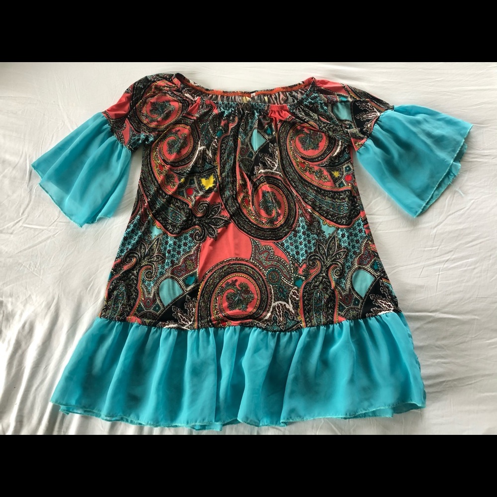 Beautiful like new paisley print blouse